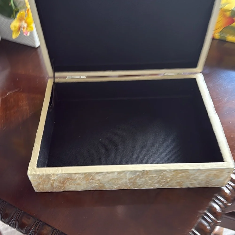 Elegant Capiz shell hinged and lined Storage Box NWT